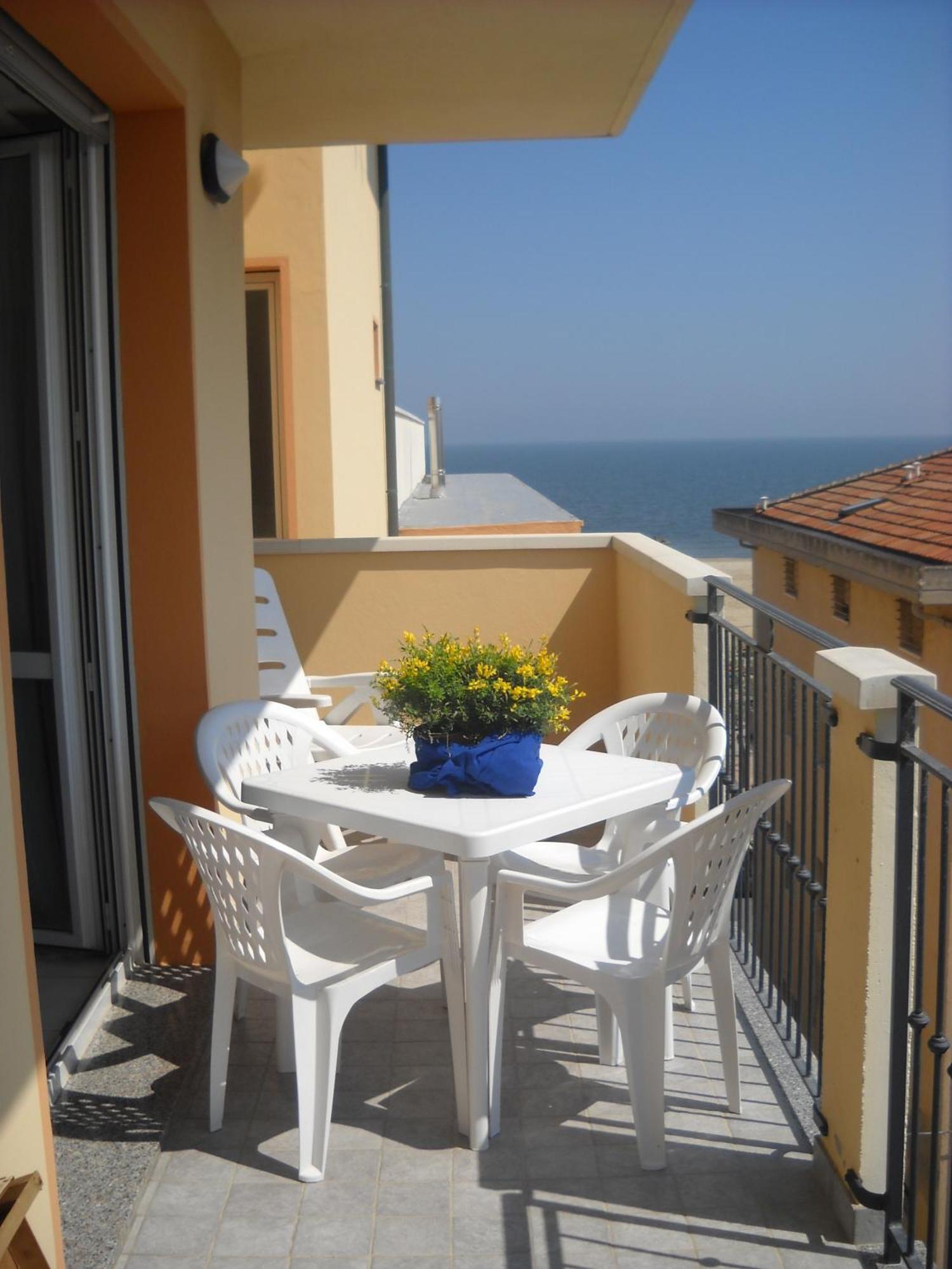 Residence Maryel Rimini Bagian luar foto