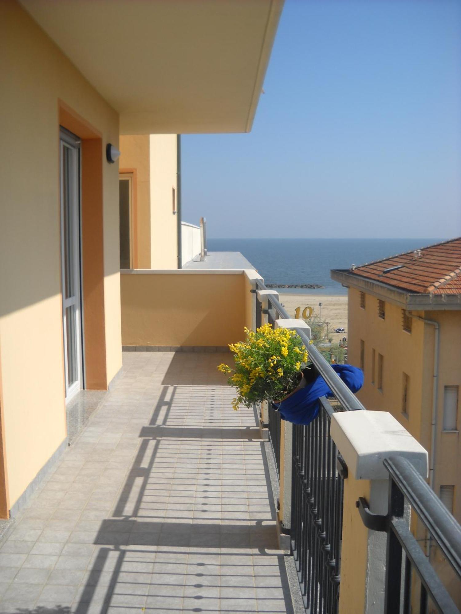 Residence Maryel Rimini Bagian luar foto