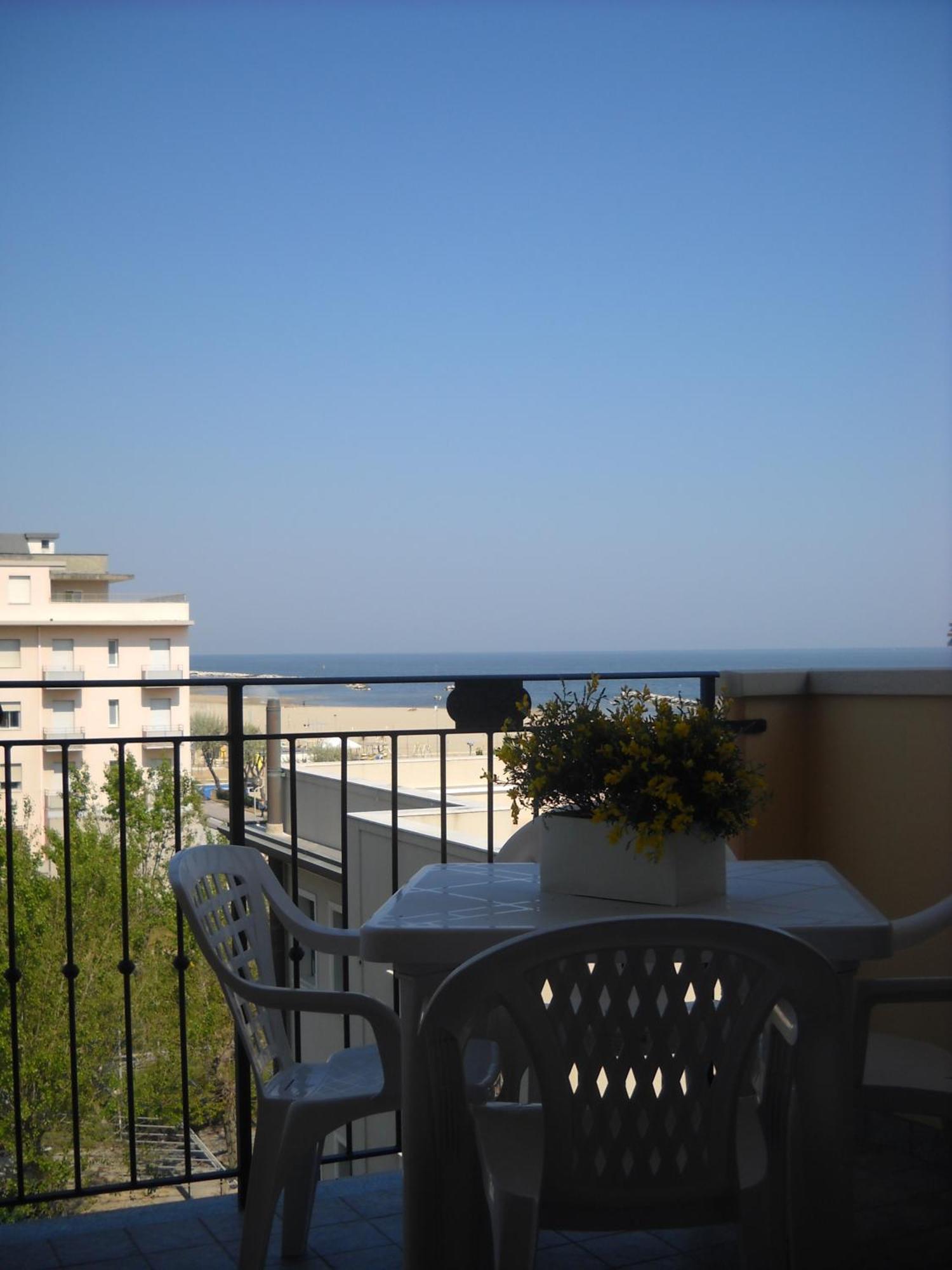 Residence Maryel Rimini Bagian luar foto