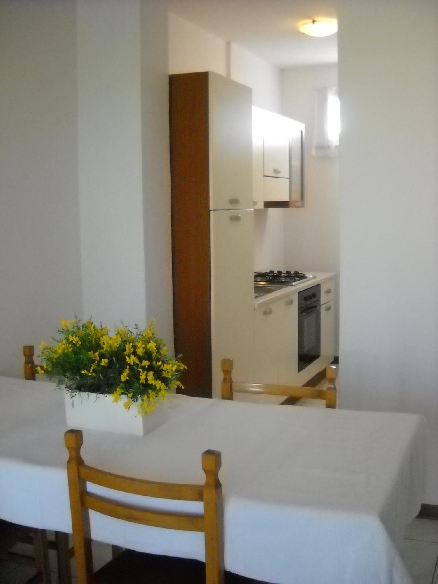 Residence Maryel Rimini Bagian luar foto