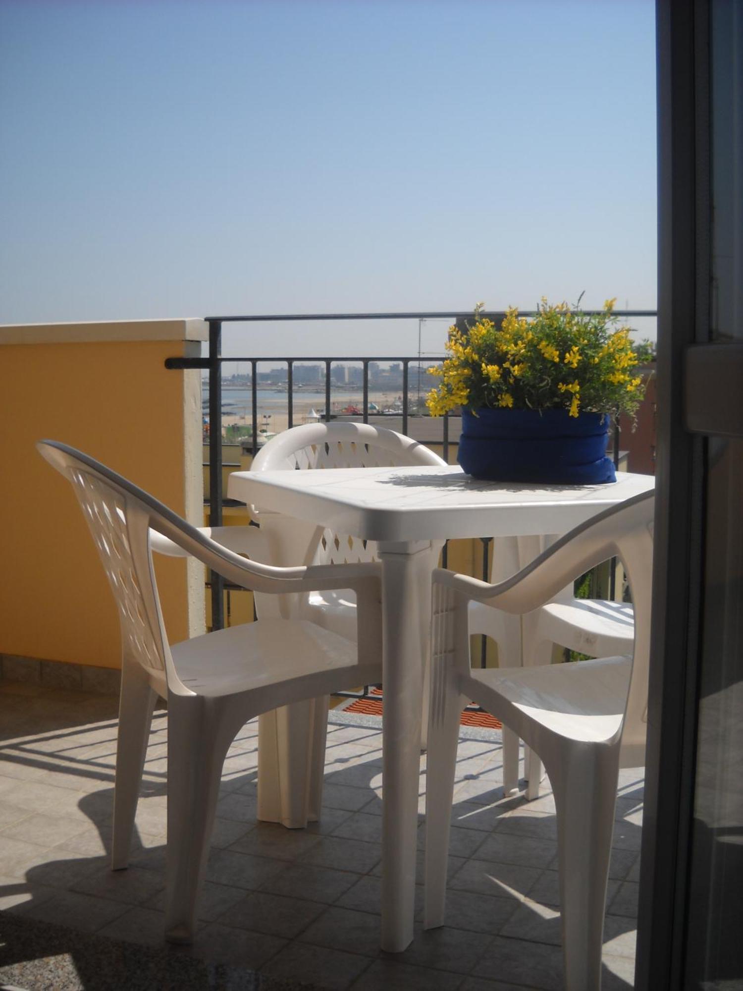 Residence Maryel Rimini Bagian luar foto