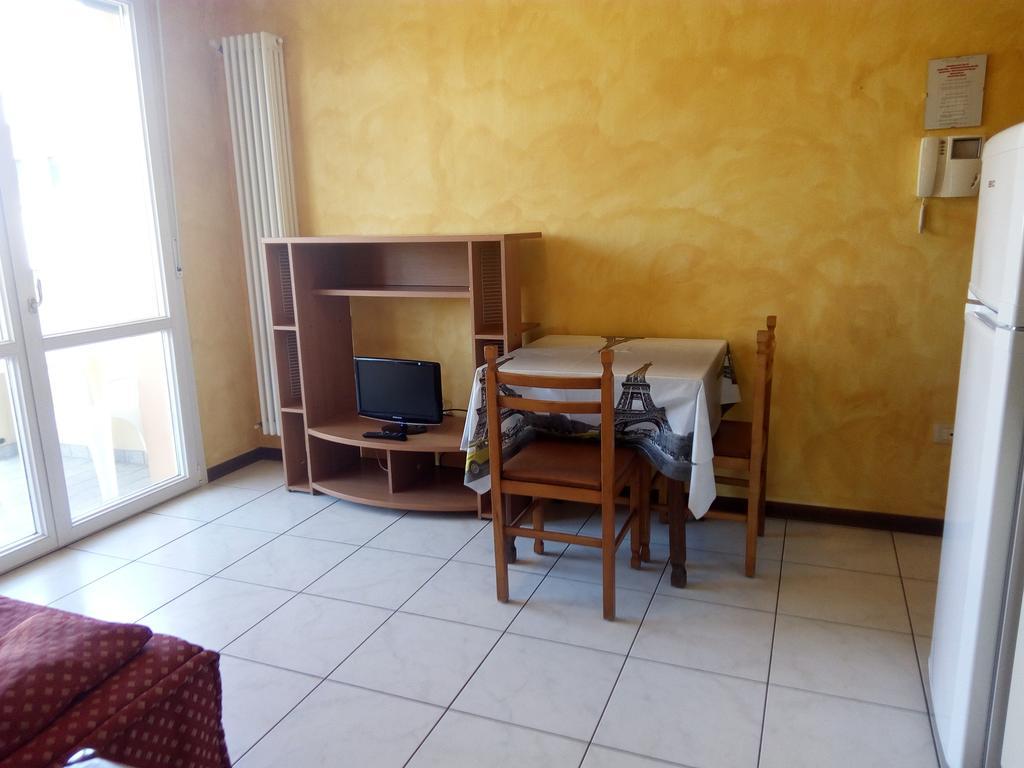 Residence Maryel Rimini Bagian luar foto