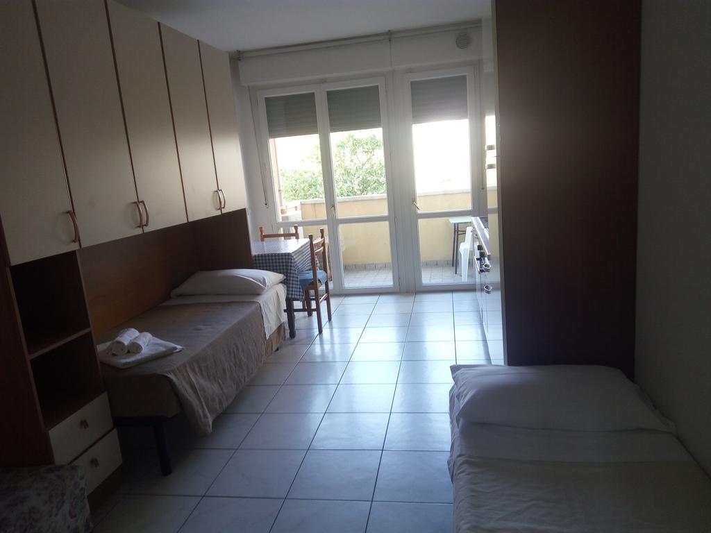 Residence Maryel Rimini Bagian luar foto