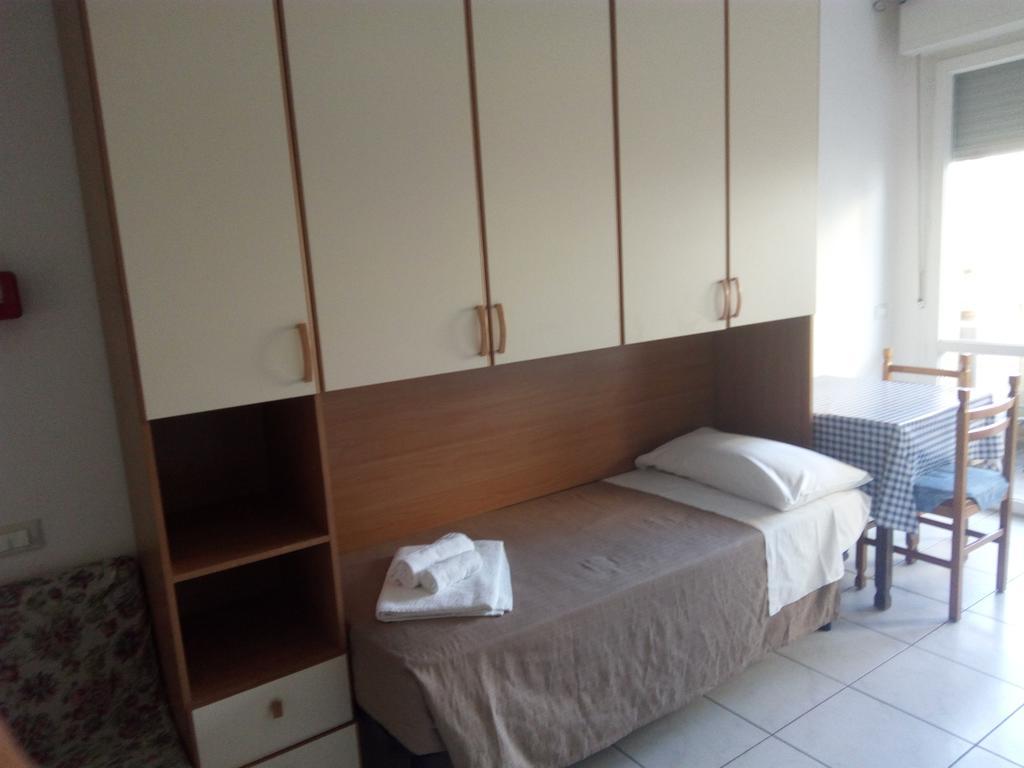Residence Maryel Rimini Bagian luar foto