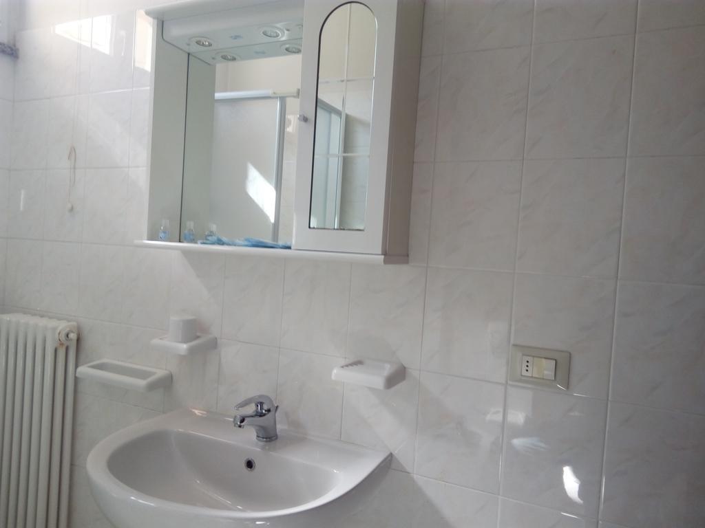 Residence Maryel Rimini Bagian luar foto