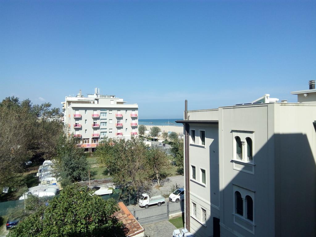 Residence Maryel Rimini Bagian luar foto