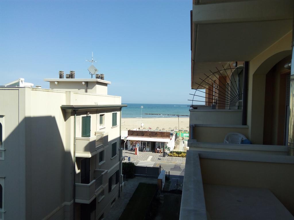 Residence Maryel Rimini Bagian luar foto