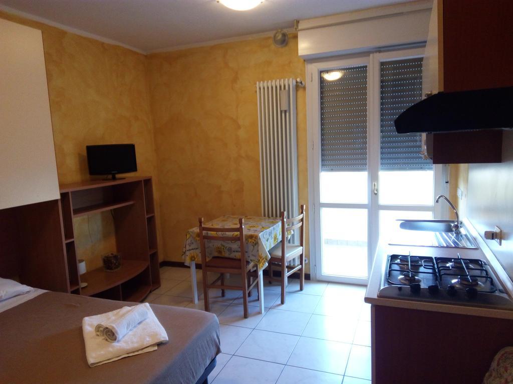 Residence Maryel Rimini Bagian luar foto