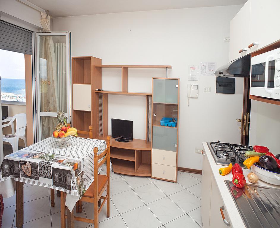 Residence Maryel Rimini Bagian luar foto