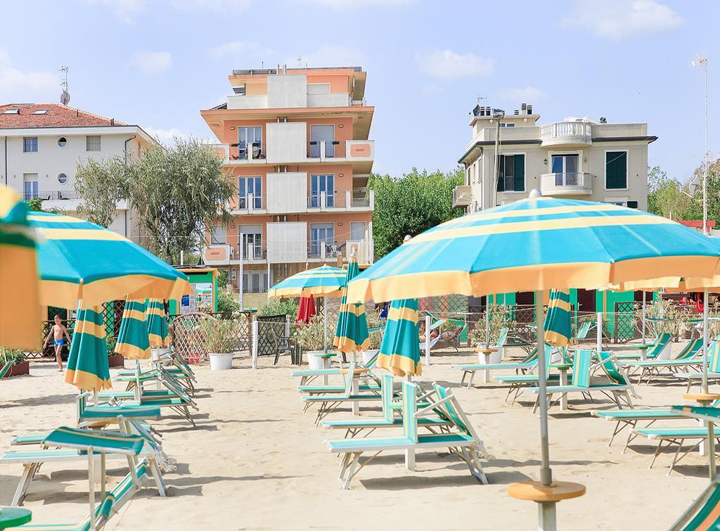 Residence Maryel Rimini Bagian luar foto