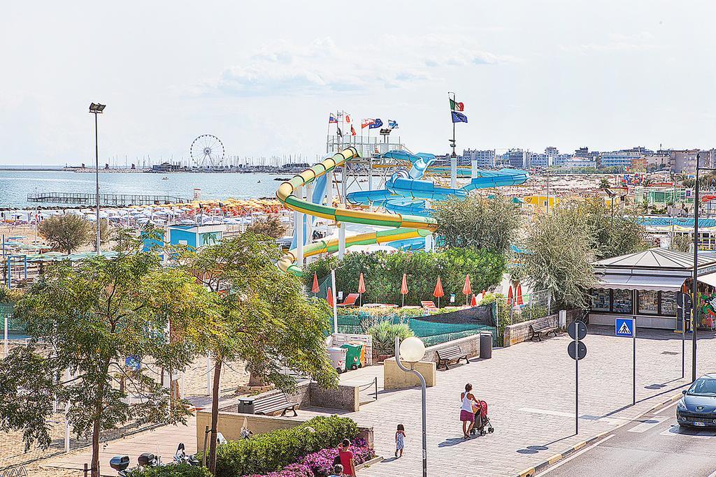 Residence Maryel Rimini Bagian luar foto