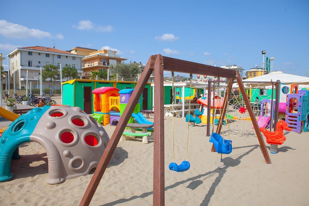 Residence Maryel Rimini Bagian luar foto