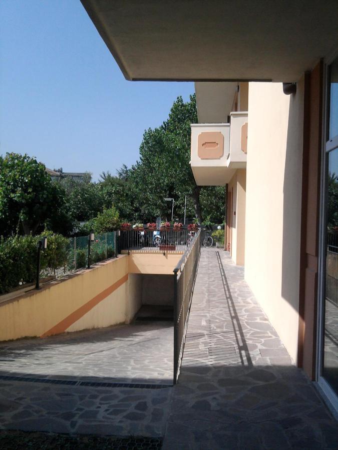 Residence Maryel Rimini Bagian luar foto